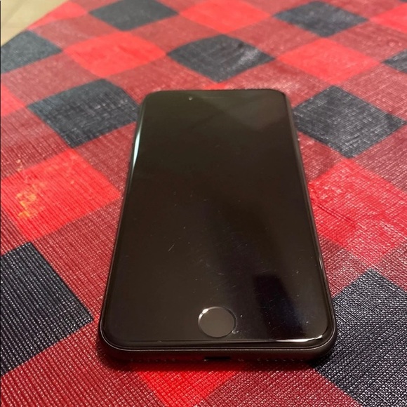iPhone 8 - Picture 3 of 3